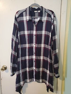 WESTBOUND LIGHTWEIGHT NVY/ IVRY PLAID BUTTON FRONT TOP PLUS 3X  - Image 1 of 4