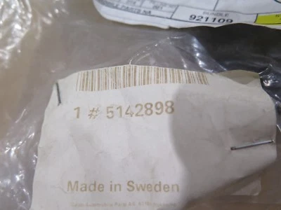 Rejilla inferior exterior derecha Saab OEM 5142898 2002-2005 9-5 (4D1-2) Foto 1 de 3