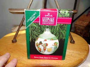 Hallmark Andenken Ornament Betsey Clark: Home for Christmas - Bild 1 von 2