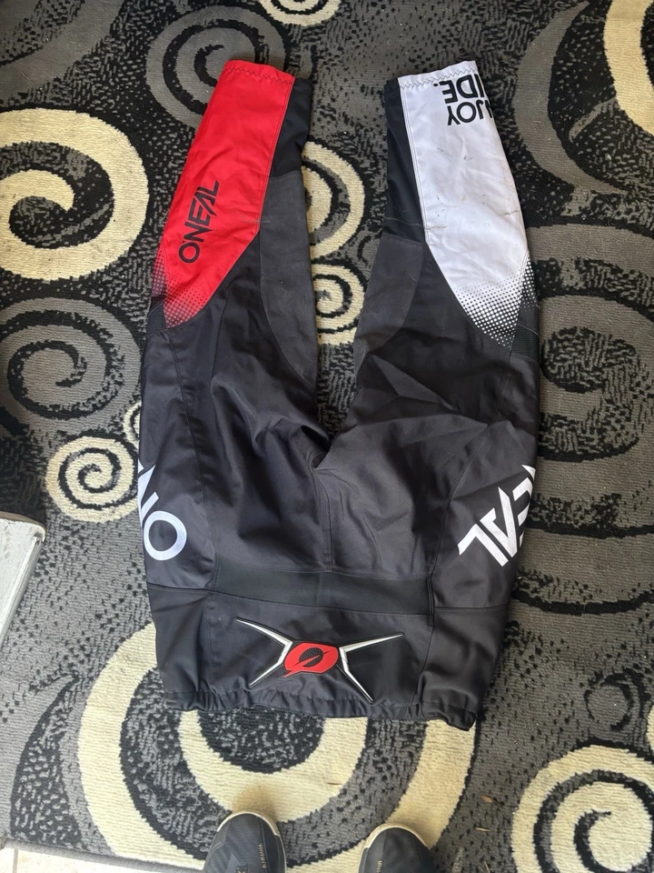  Calça O'NEAL MX Adulto EUA 40 Vermelha/Azul Usada Motocross Corrida de Bicicleta Suja - Imagem 1 de 4