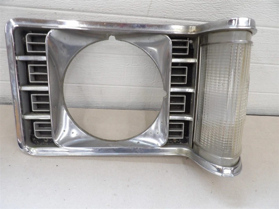 福特 GRANADA 1975 LH 驱动器侧灯门挡板 CHROME TRIM 原始设备制造商 — 第 1/4 张图片