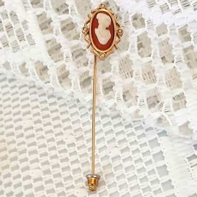 Prendedor camafeo vintage bufanda pin Avon tono dorado pergamino con perlas pequeñas Foto 1 de 4