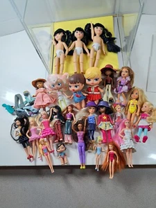 LOTE MIXTO DE 24 MUÑECAS BRATZ SHOPKINS MADAME ALEXANDER MCDONALDS ETC USADAS - Imagen 1 de 12