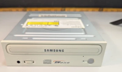 Unidad de disco óptico IDE Samsung SW-248 KR-01X764 CD-RW con tarjeta de sonido Foto 1 de 3