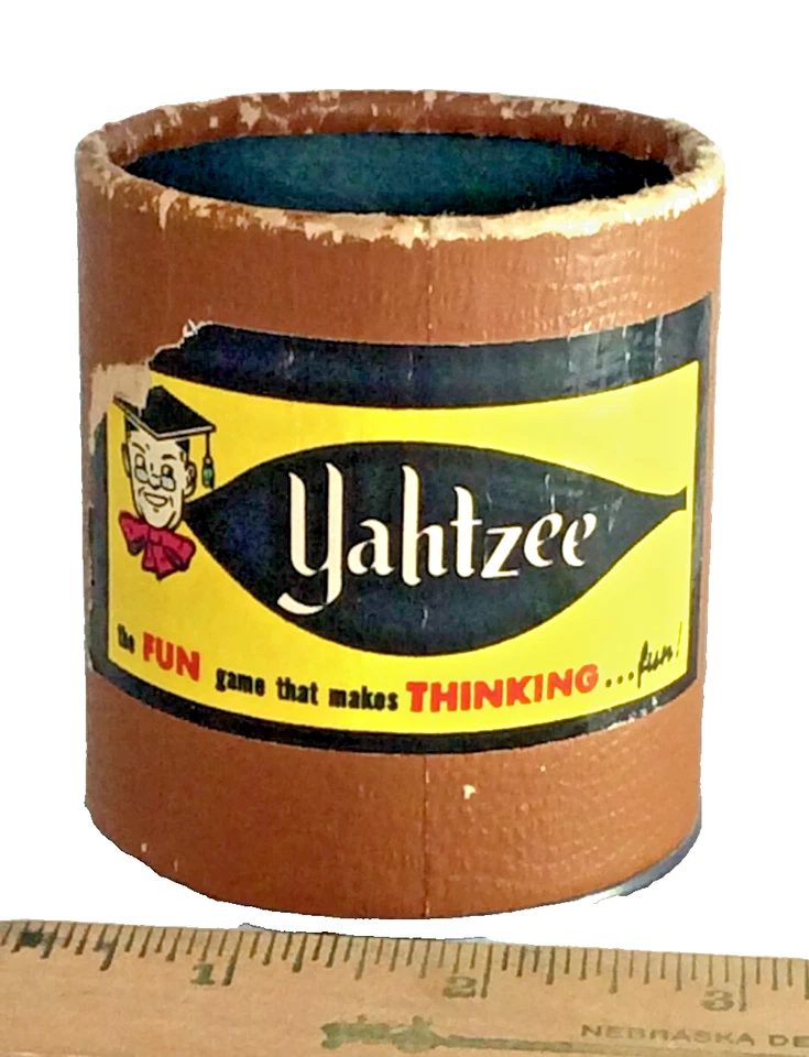 VINTAGE YAHTZEE DICE SHAKER CUP ESTAMPA DE COURO - Imagem 1 de 4