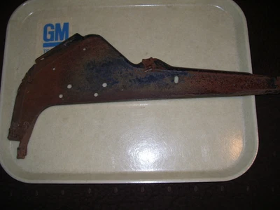 Pontiac Grand Prix 1970 70 parrilla central capó pestillo soporte Foto 1 de 4