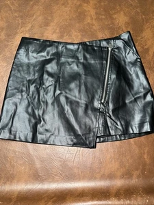 Neu mit Etikett Zara asymmetrischer Kunstlederrock mit Reißverschluss L - Bild 1 von 4