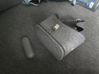Google Daydream View VR Smartphone Headset Charcoal with Remote - Image 1 of 3