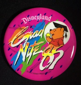 Botón vintage Disneyland 1985 Grad Nite - Winnie the Pooh, ¡excelente estado! - Imagen 1 de 2