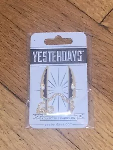 Demon Slayer Twin Swords EMAILLE PIN Yesterday's - Bild 1 von 1
