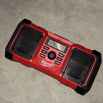 NEW Milwaukee M18 18V Heavy-Duty Jobsite Radio 2890-20 - Image 1 of 3