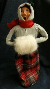 BYERS CHOICE CAROLER WOMAN W/ MUFF GREY PLAID 12" SIGNED1987 * - Picture 1 of 6