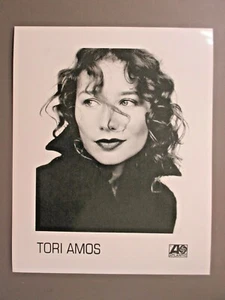 Tori Amos black & white 8 X 10 glossy promo photo Closeup ! - Picture 1 of 1
