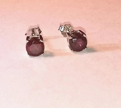 1 Carat Garnet Solid sterling Silver Earrings new - Image 1 of 4