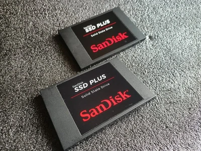 2x SanDisk SSD PLUS 240 GB SATA, SDSSDA-240G, !BITTE LESEN! - Bild 1 von 4
