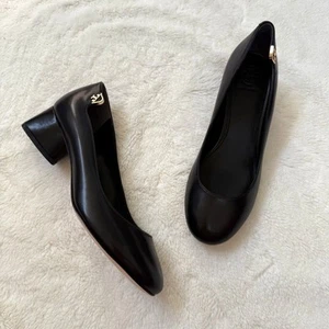 Tory Burch Elizabeth Logo Black Leather Pumps Shoes Round Toe Block Heel 6.5M - Picture 1 of 8
