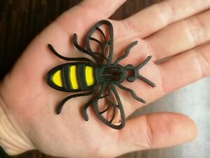 Manchester bee wall decoration Worker Bee Modern Art Black and Yellow 3d printed