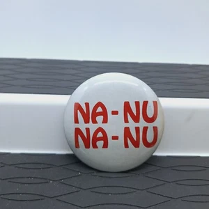 Na-nu Na-nu Mork & Mindy Vintage Button Badge Pin 2" Nanu Nanu Mork from Ork - Picture 1 of 2