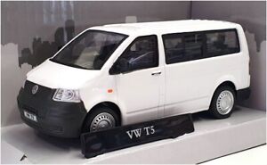 Cararama 1/43 Scale Diecast 462150 - Volkswagen T5 Minibus - White