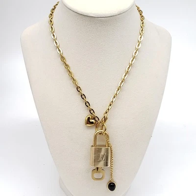 Auténtico candado Louis Vuitton dorado con cadena de acero inoxidable sin marca Foto 1 de 4