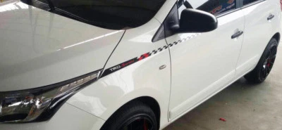 JUEGO DE 4 PUERTAS PEGATINAS "SPORTIVO" PARA TOYOTA VITZ YARIS BELTA VIOS PATRÓN AJEDREZ Foto 1 de 3