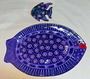 COLGADOR DE PARED EN FORMA DE PEZ ARCILLA ARTE POPULAR MEXICANO, FLORES PÚRPURAS - Imagen 1 de 7