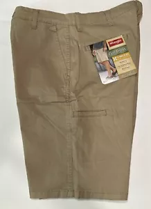 Pantaloncini Wrangler uomo flat front 4 vie flex taglia 34 R colpi al ginocchio casual - Foto 1 di 8