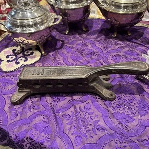 Antiguo Tapón De Hierro Fundido Época 1900 Marca MH 26cm Bistró Vino - Imagen 1 de 3