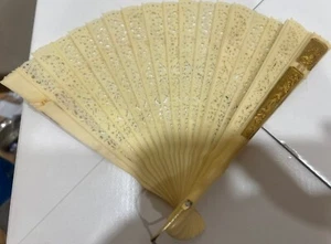 Handheld Folding Fan Vintage Off White Cream Ivory Plastic Hong Kong Asian Decor - Picture 1 of 5
