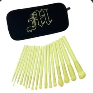 Made By Mitchell 16 Piece Makeup Brush Set With Pouch BNIB - Picture 1 of 7