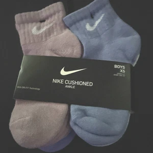 Jungen Socken Größe XS 5-7 passt Schuhgröße 10-3Y NIKE UN0018-POY Knöchel 6 PAAR gepolstert - Bild 1 von 5
