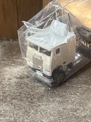 Herpa Promotex 15239 Freightliner Cabover COE - 白色 全新带盒 — 第 1/2 张图片