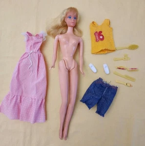  Vintage Sweet 16 Barbie Giftset With Outfits & Accessories & Shoes! - Picture 1 of 7