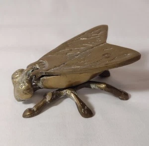 Cenicero mosca de latón vintage caja baratija tapa con bisagras 3" de largo  - Imagen 1 de 7
