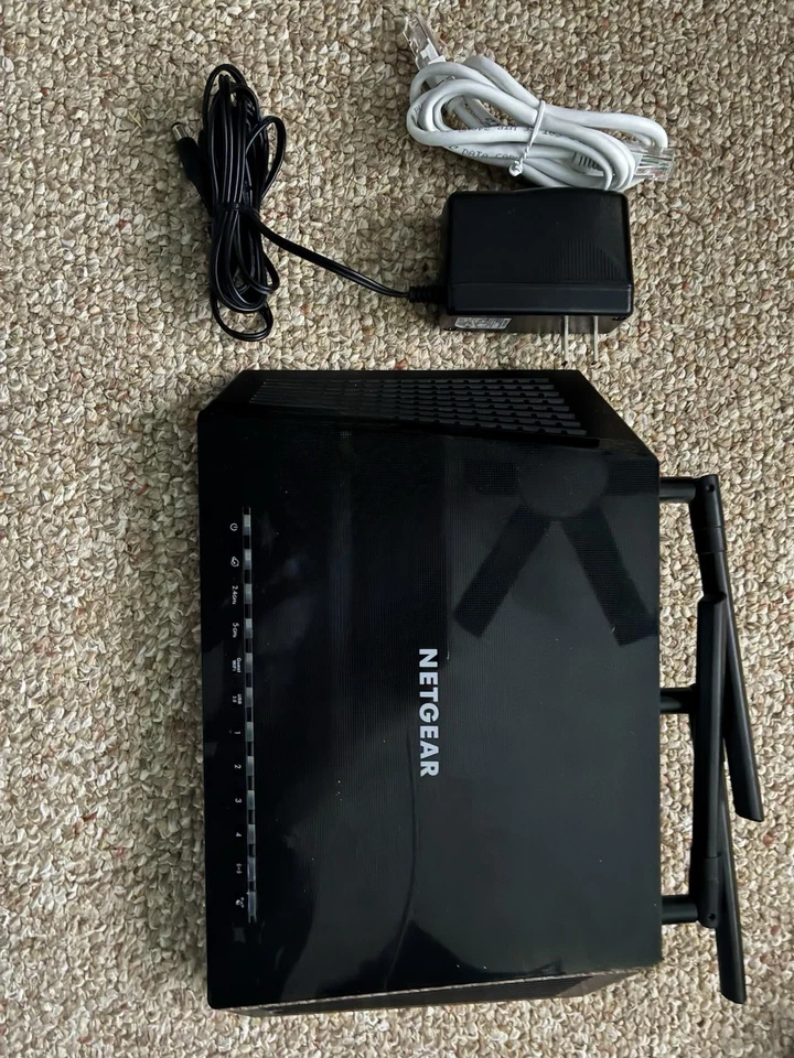 Router Gigabit inalámbrico de doble banda Netgear Nighthawk R6700 AC1750 Smart WiFi negro Foto 1 de 4