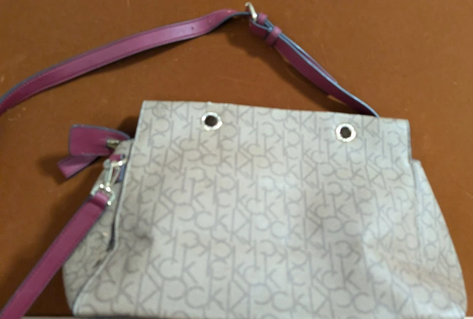 Bolso Bandolera Calvin Klein Cartera Sonoma Monograma Firma Rosa Floral Foto 1 de 1