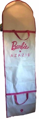 BARBIE 💜 AZAZIE Ltd Ed. Borsa porta indumenti con zip con manico a scatto pieghevole con logo e gancio - Immagine 1 di 4