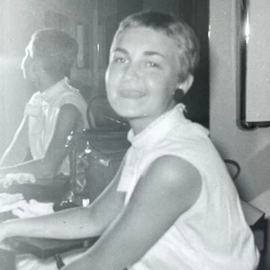 P5 Photograph Beautiful Woman Smiles At Camera Mirror Reflection 1950's Lovely - Picture 1 of 3