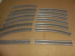 LOTE DE 15 VÍAS DE TREN DE ACERO TYCO HO, 13 CURVAS 2 RECTAS, LIMPIAS CON CARPINTEROS - Imagen 1 de 2