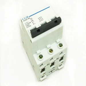 3 POLE 3 PHASE CIRCUIT BREAKER 40A 400V ~ 415V 6KA SINGLE POLE - SE170 - Picture 1 of 3