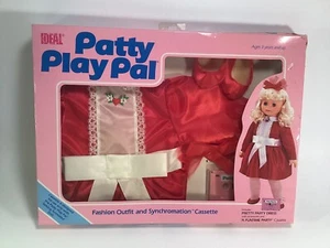 Patty Play Pal Pretty Party Dress Accessori e Cassetta #8715 Raro *NOS* - Foto 1 di 5