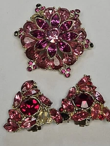 Vintage Figural Fucshia Pink Rhinestone Brooch Pin Signed EDLEE Clip On Earrings - Picture 1 of 24