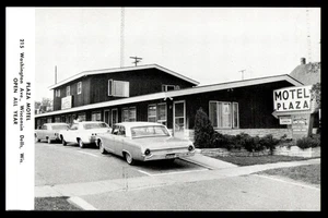 Postcard Motel Plaza Exterior View, Wisconsin Dells, WI - Picture 1 of 2