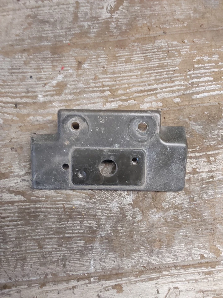 92 89-97 Suzuki GSF400 1992 Bandit asiento trasero pestillo soporte de montaje  Foto 1 de 4