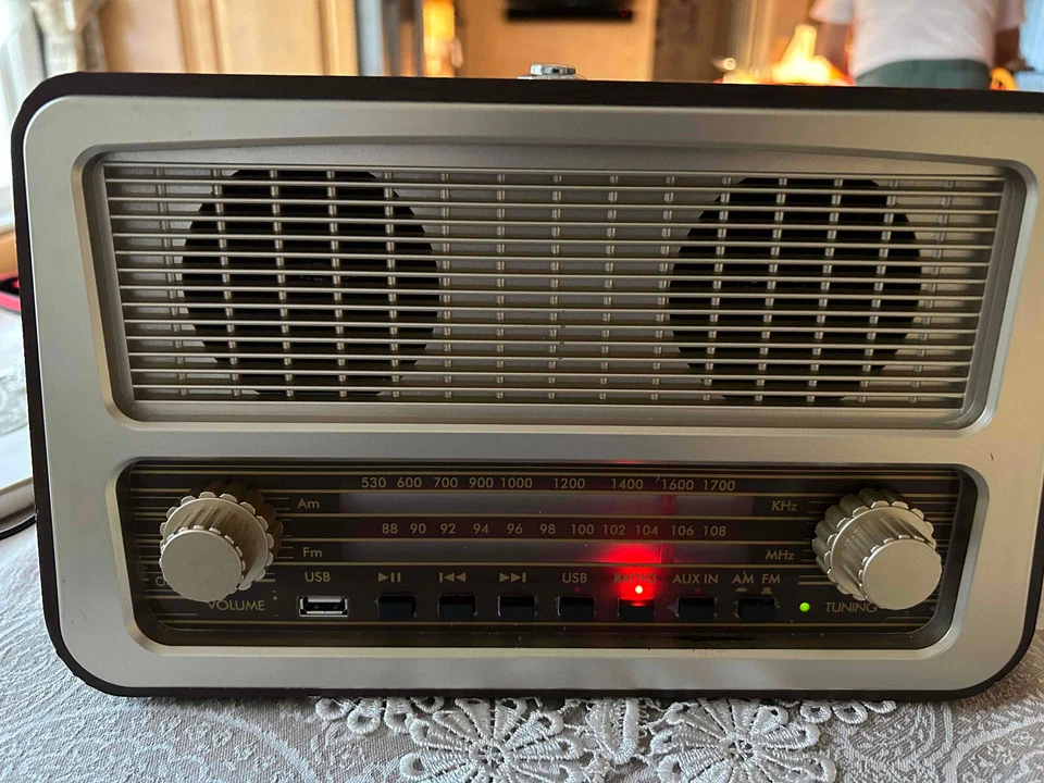 One Button Radio w. Large Analog Buttons for Memory Loss/Vision Impairment - Image 1 of 4