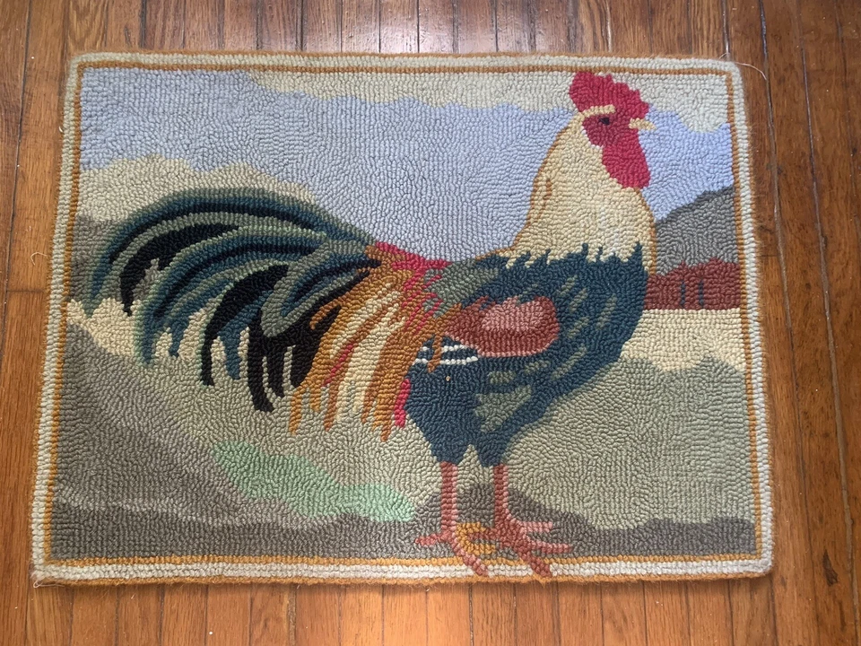 Alfombra primitiva enganchada con gallo Foto 1 de 1