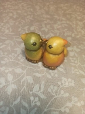 Thun Piccoli Uccelli Uccellini Pappagalli Colorati Coppia Amore  - Immagine 1 di 4