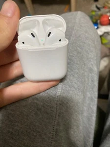 Apple air pods second generation - Photo 1 sur 1