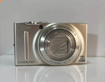 Nikon COOLPIX S8200 Digital Camera 1080p HD Video Recording Auto Focus Silver - Image 1 of 4