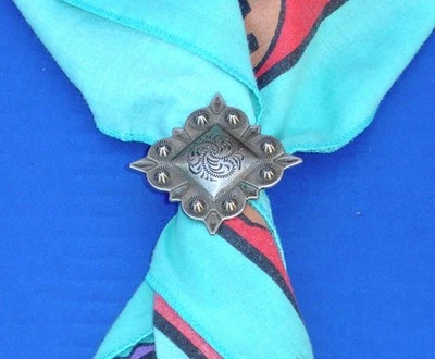 Bufanda/bandana tobogán Western Decor vaquera/vaquero concho 1/2" Foto 1 de 2